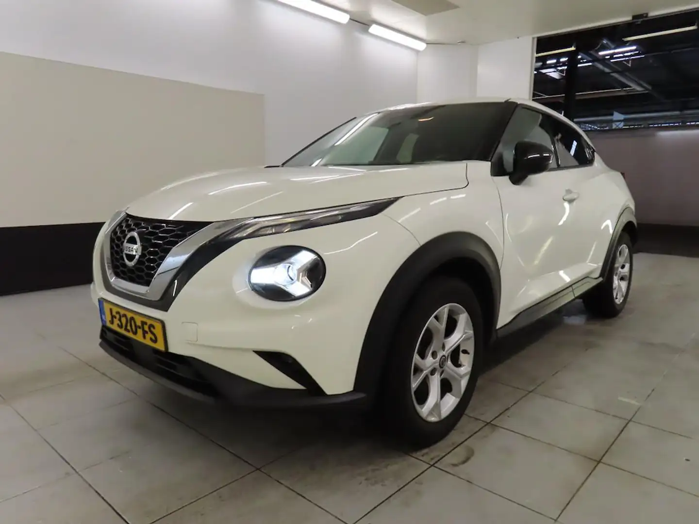 Nissan Juke 1.0 DIG-T 117pk N-Connecta Wit - 1