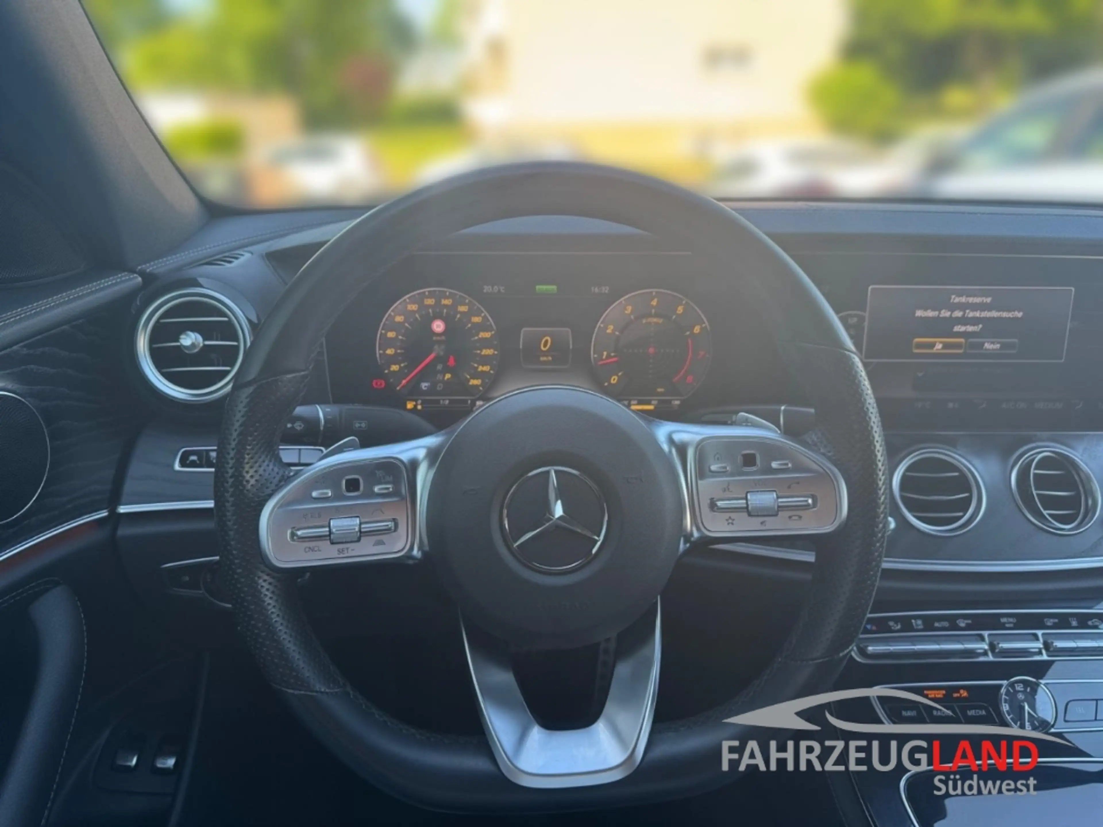 Mercedes-Benz E 350 AMG Exterieur Pano Keyless Standhzg Night Navi AHK — photo 8