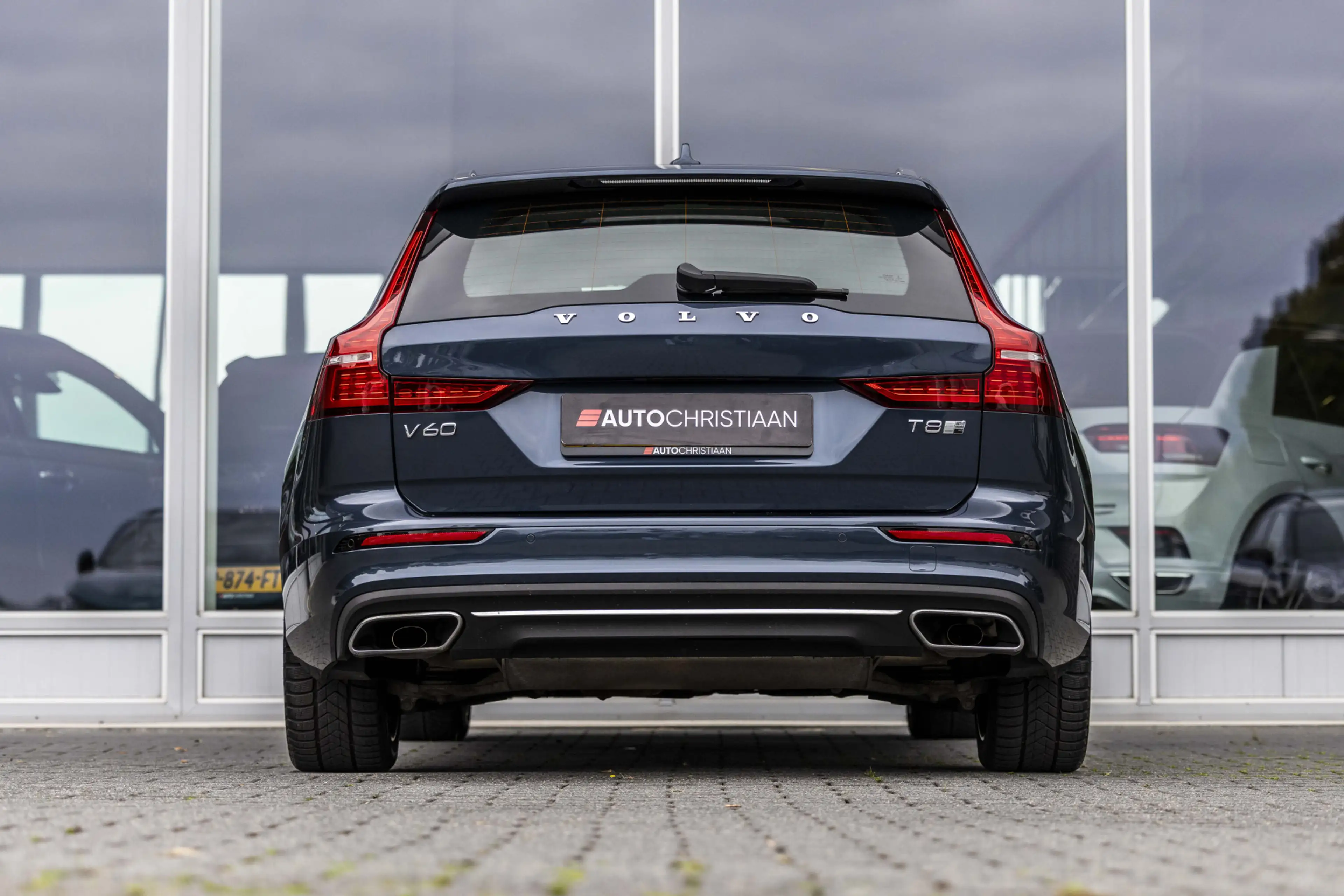 Volvo V60 2.0 T8 Twin Engine AWD Inscription | Pano | Bowers — photo 4