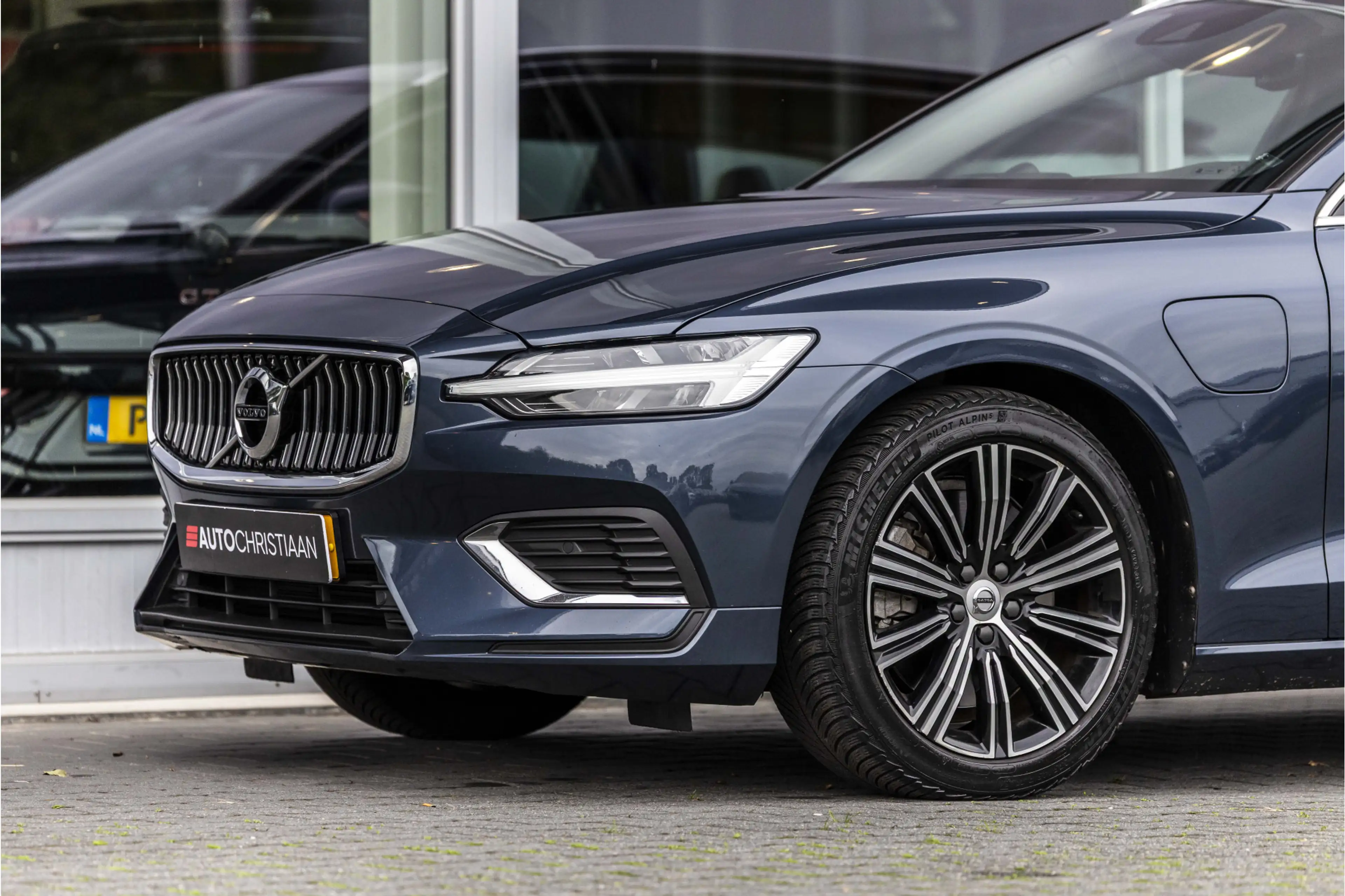 Volvo V60 2.0 T8 Twin Engine AWD Inscription | Pano | Bowers — photo 15