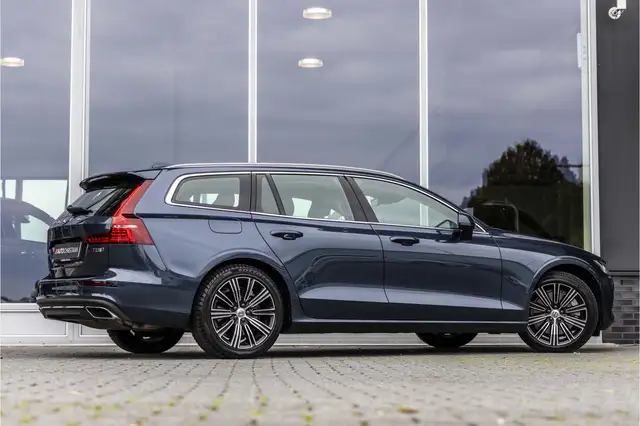 Volvo V60 view 2