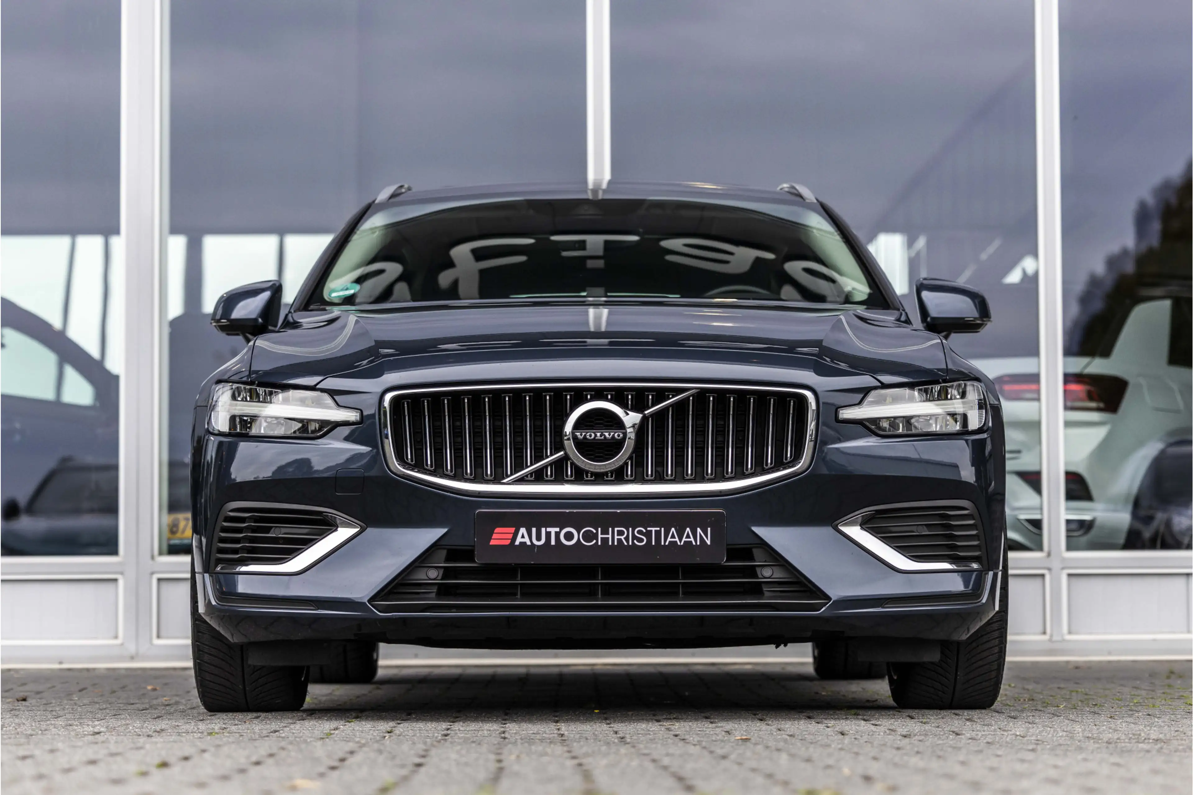 Volvo V60 2.0 T8 Twin Engine AWD Inscription | Pano | Bowers — photo 3