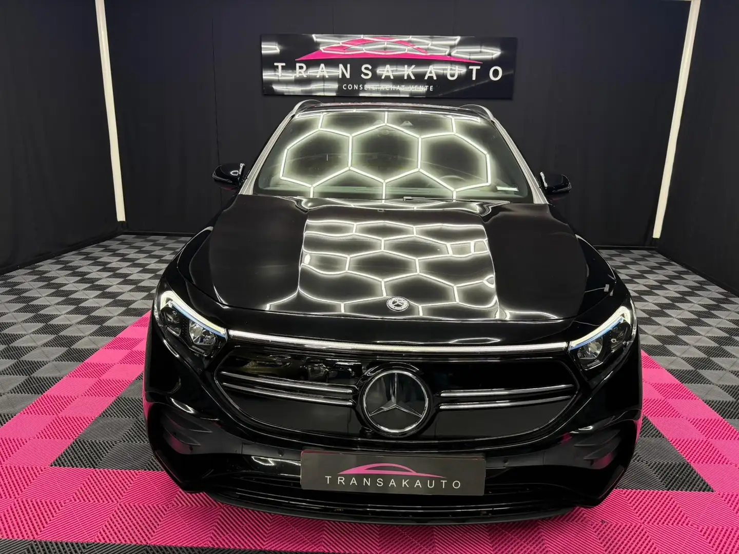 Mercedes-Benz EQA 300 4-Matic AMG Line / GARANTIE MERCEDES 09/2027 Zwart - 2