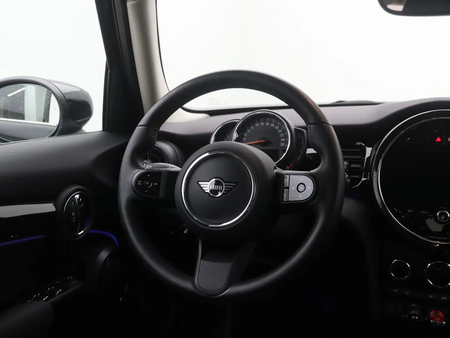 MINI Cooper 5-deurs Camden Edition Aut. Zwart - 2