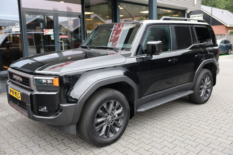 Toyota Land Cruiser 2.8 D-4D 5DRS PROFESSIONAL A/T VAN — photo 35