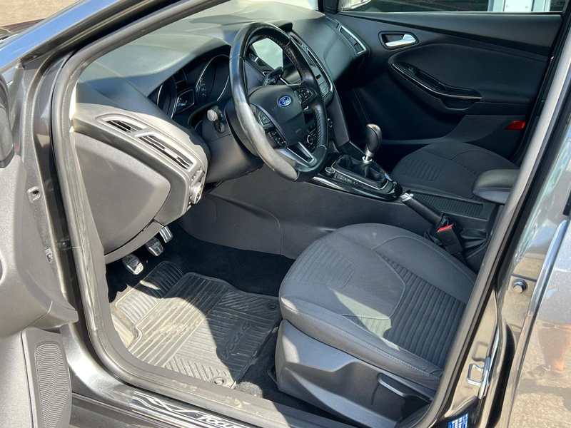 Ford Focus 1.0 EcoBoost Hatchback | ST-line | — photo 6