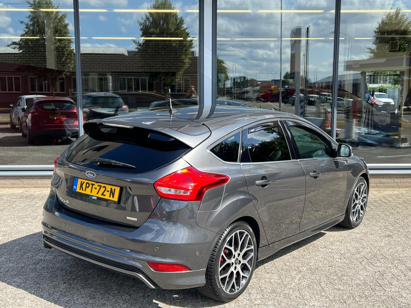 Ford Focus 1.0 EcoBoost Hatchback | ST-line | — photo 4