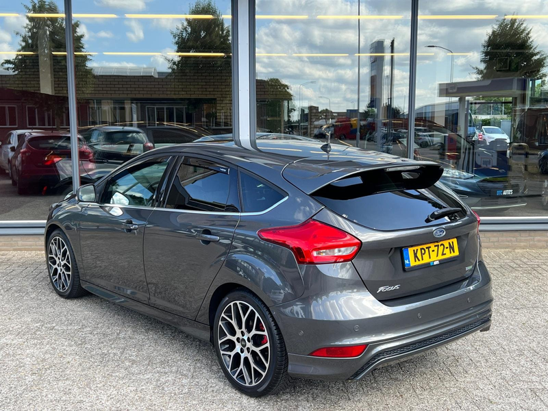 Ford Focus 1.0 EcoBoost Hatchback | ST-line | — photo 2