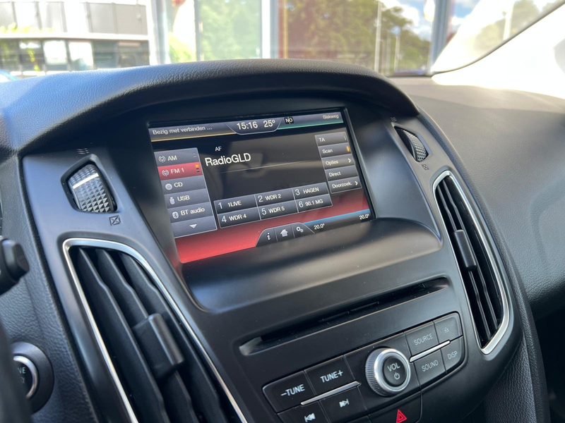 Ford Focus 1.0 EcoBoost Hatchback | ST-line | — photo 14