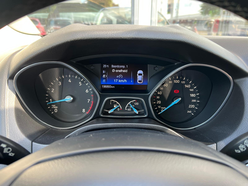 Ford Focus 1.0 EcoBoost Hatchback | ST-line | — photo 9