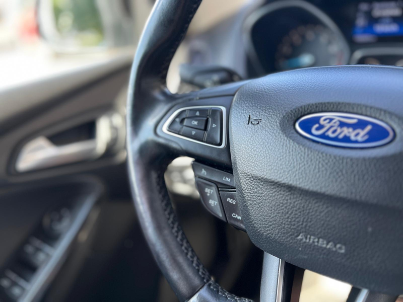 Ford Focus 1.0 EcoBoost Hatchback | ST-line | — photo 10