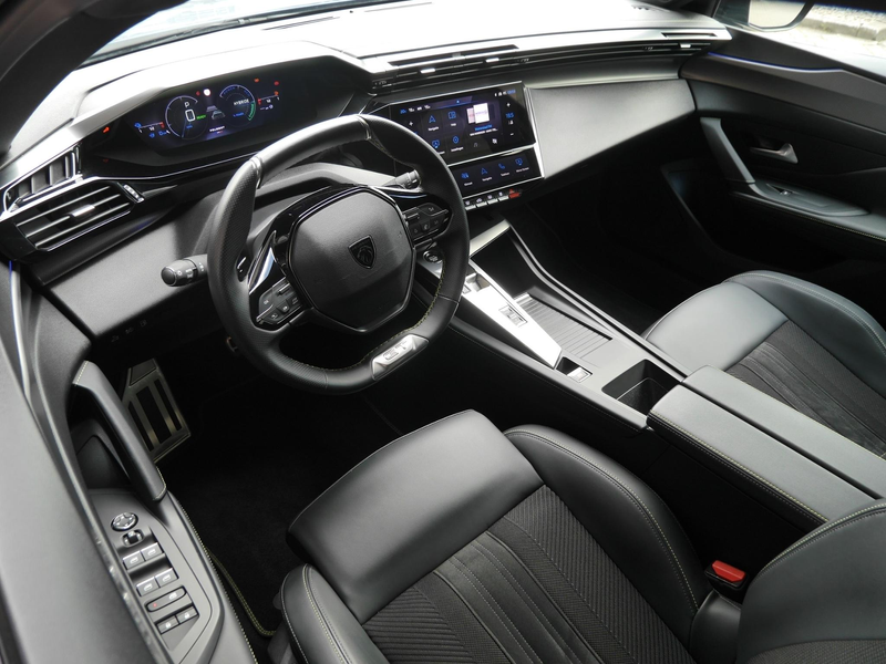 Peugeot 408 1.6 HYbrid GT 225 EAT8 First Edition | Plug in Hyb — photo 8