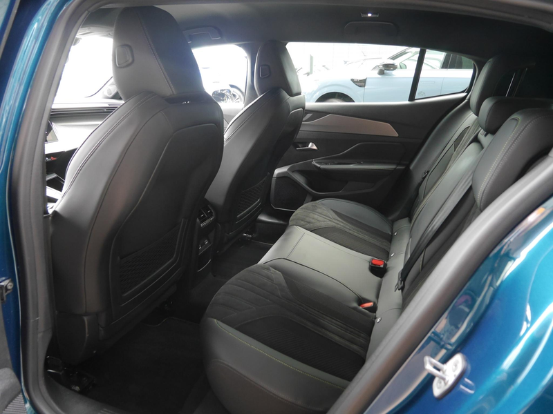Peugeot 408 1.6 HYbrid GT 225 EAT8 First Edition | Plug in Hyb — photo 10