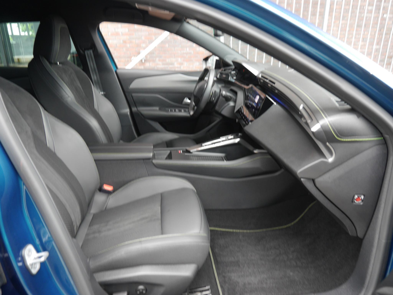 Peugeot 408 1.6 HYbrid GT 225 EAT8 First Edition | Plug in Hyb — photo 14