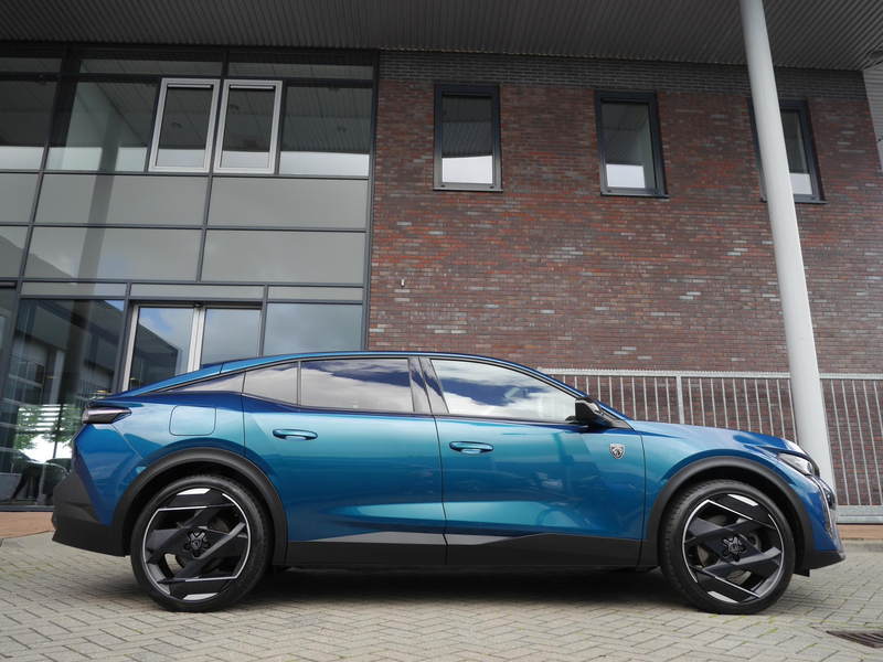Peugeot 408 1.6 HYbrid GT 225 EAT8 First Edition | Plug in Hyb — photo 2