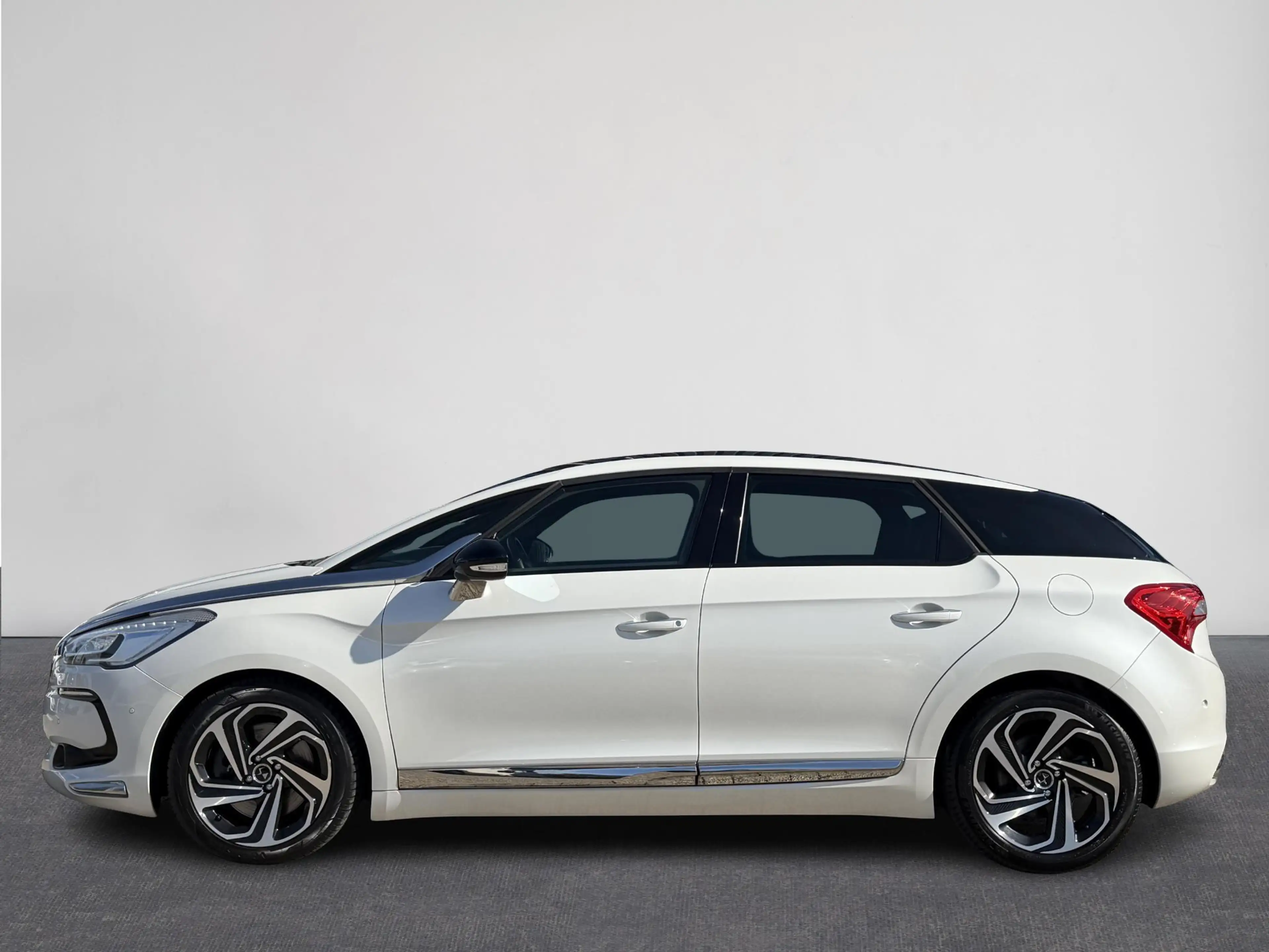 DS Automobiles DS 5 1.6 THP Chic 211 PK | Pano | LED | Leer | Navi | C — photo 7