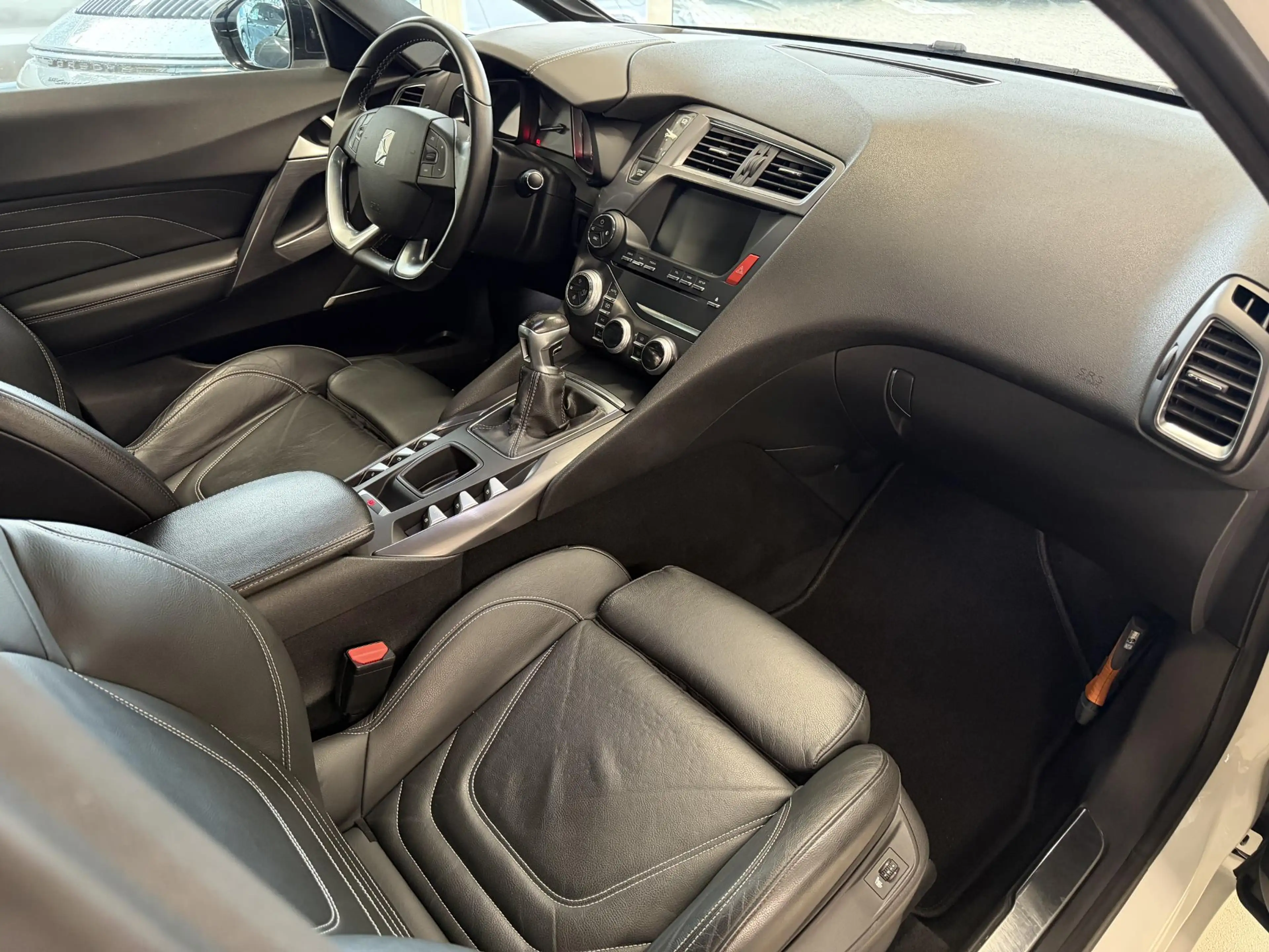 DS Automobiles DS 5 1.6 THP Chic 211 PK | Pano | LED | Leer | Navi | C — photo 11