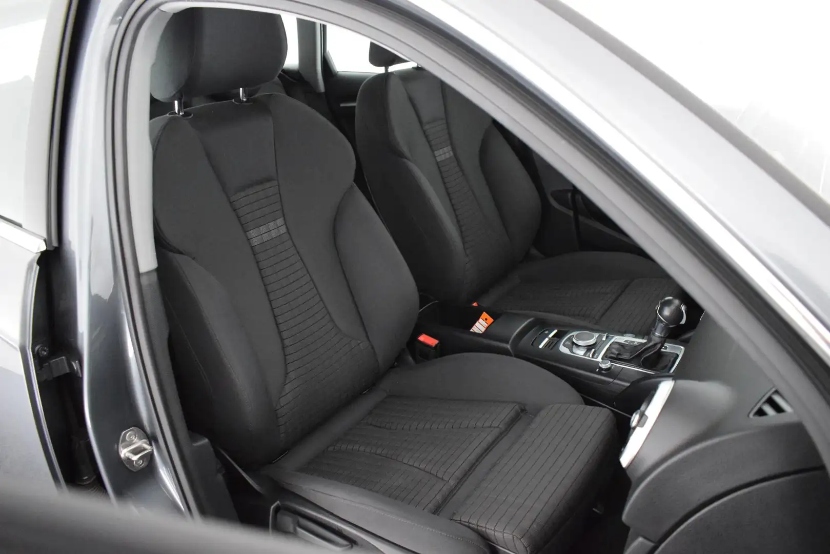 Audi A3 Sportback 1.4 204pk e-tron Sport Trekhaak Keyless Szary - 2