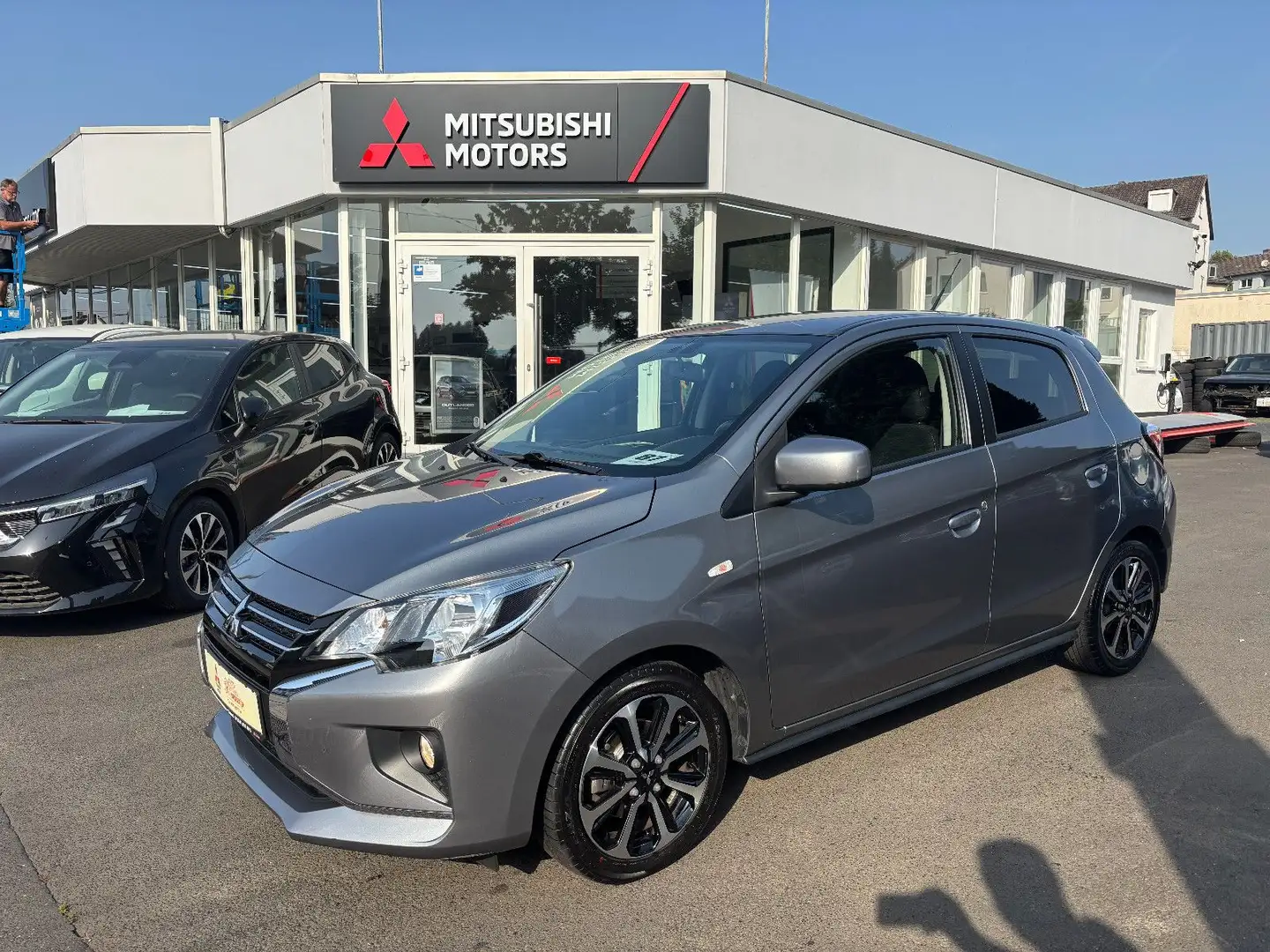 Mitsubishi Space Star Select+ 1.2 MIVEC ClearTec Grau - 1
