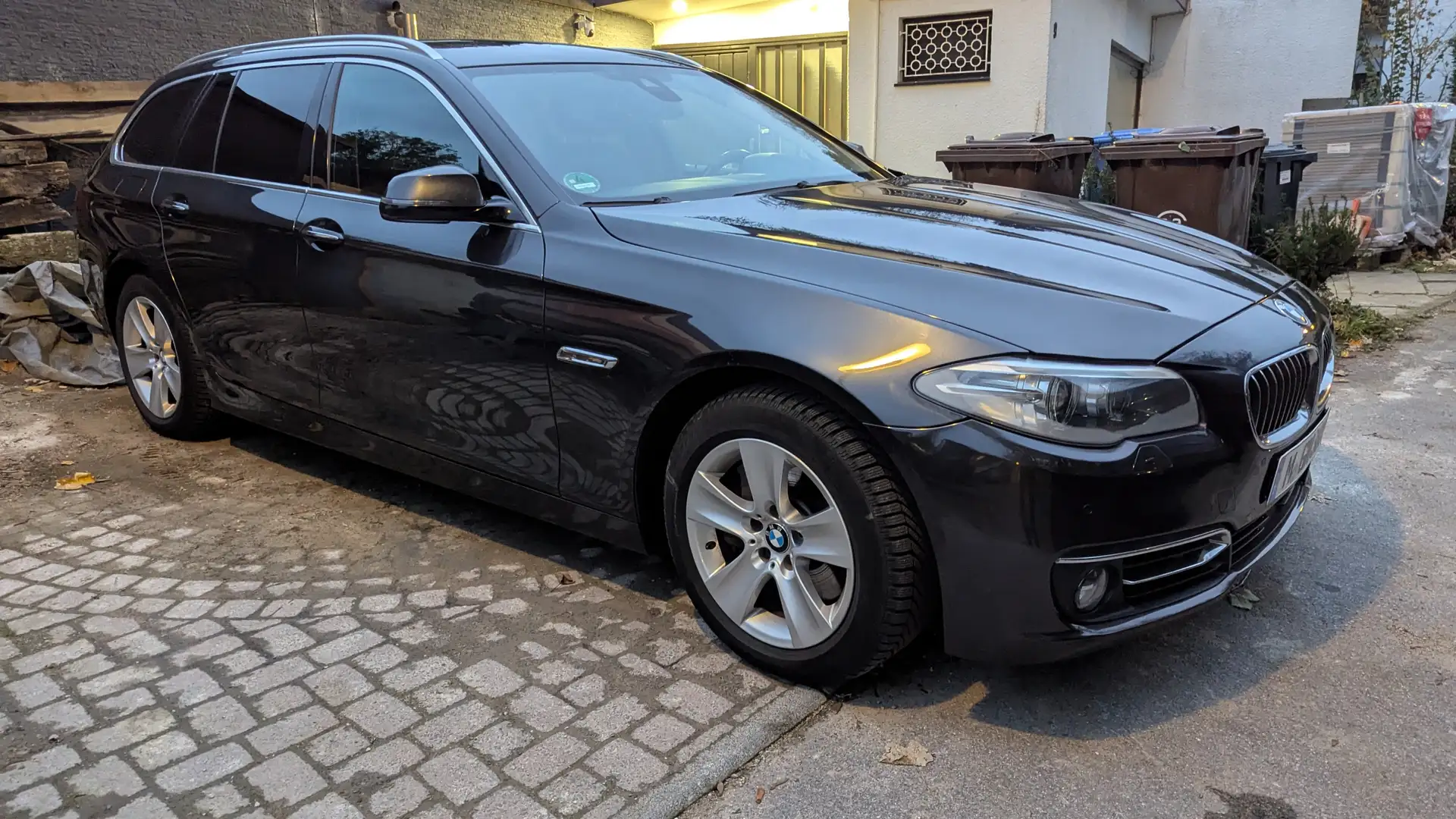 BMW 535 535i xDrive Touring, AHK. HeadUp, NappaLeder Grau - 1