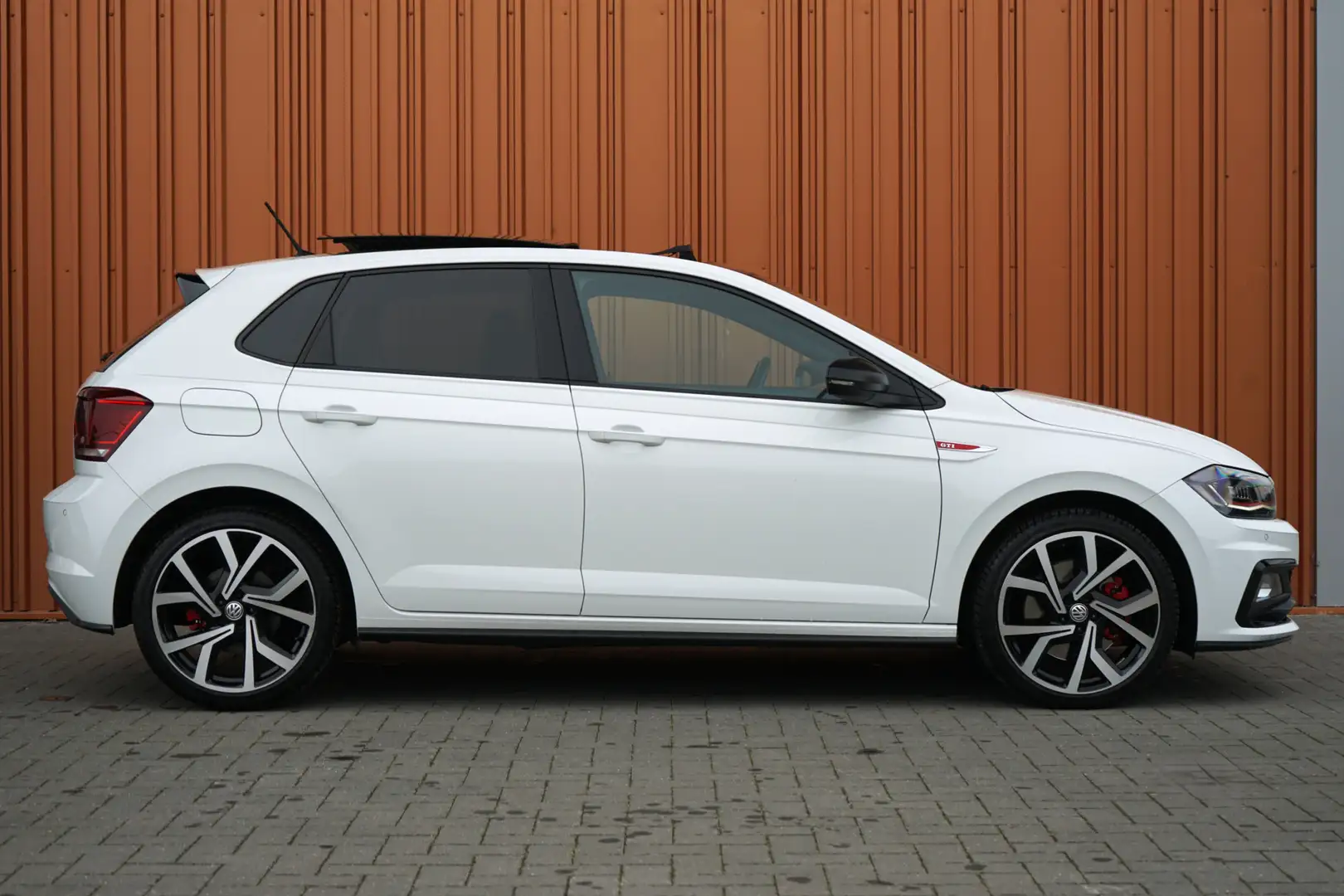 Volkswagen Polo GTI 2.0 TSI DSG 200PK Panodak LED ACC Virtual Carplay Bílá - 2