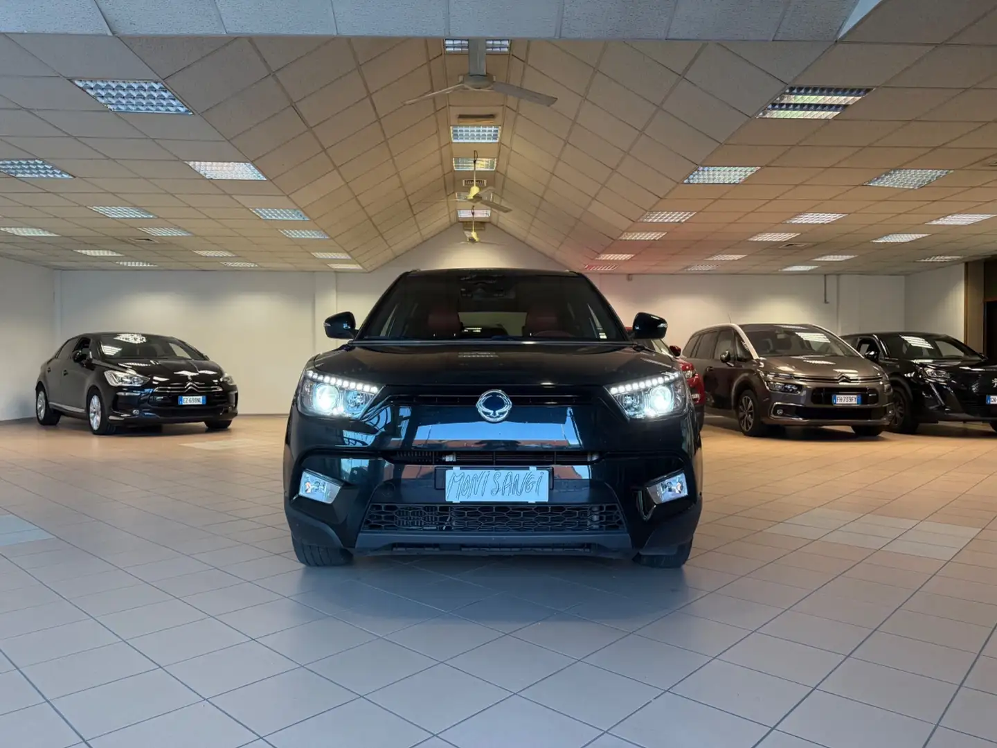 SsangYong Tivoli Tivoli 1.6d Go 2wd Zwart - 2
