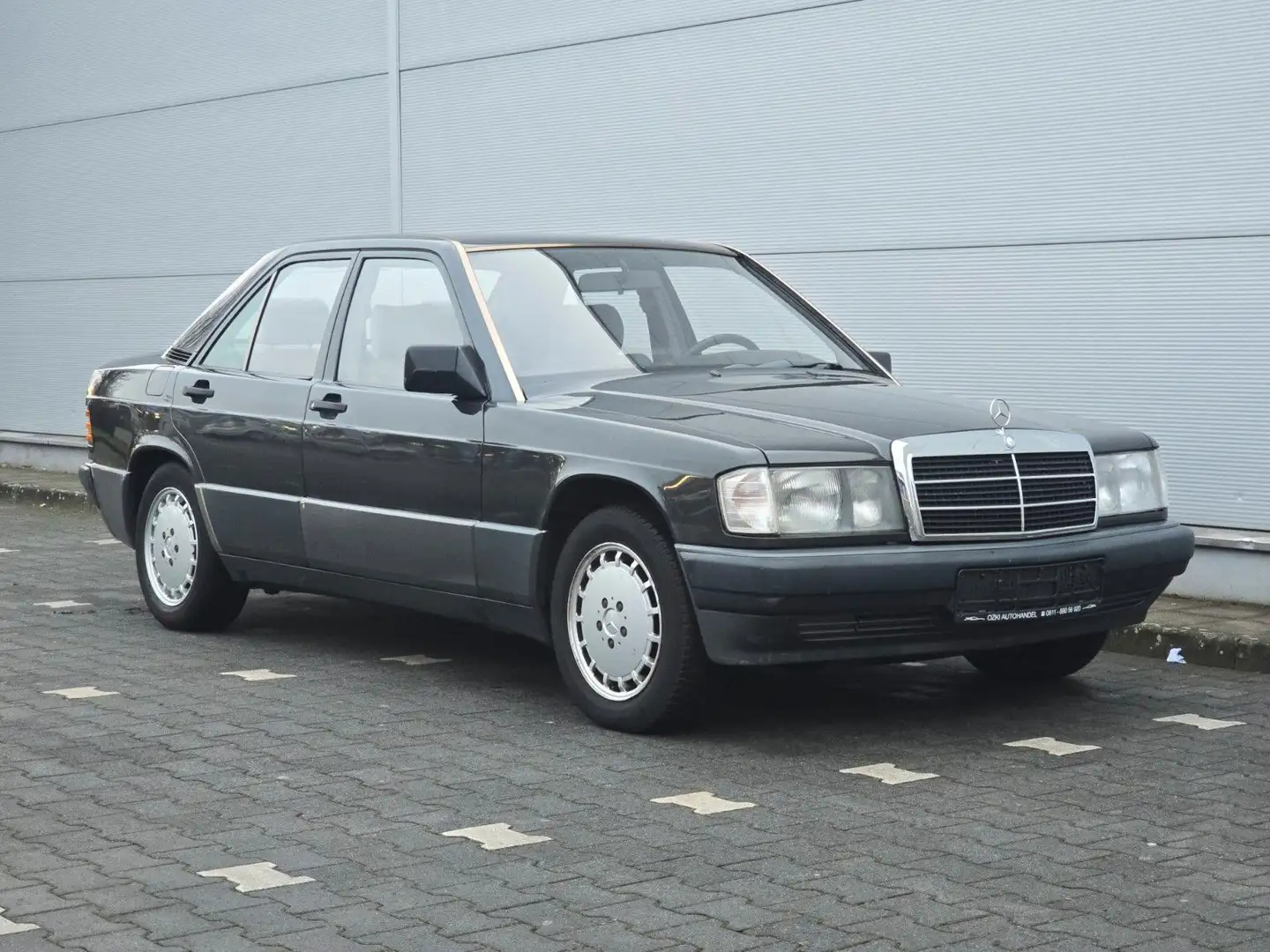 Mercedes-Benz 190 (Automatik) Gris - 1