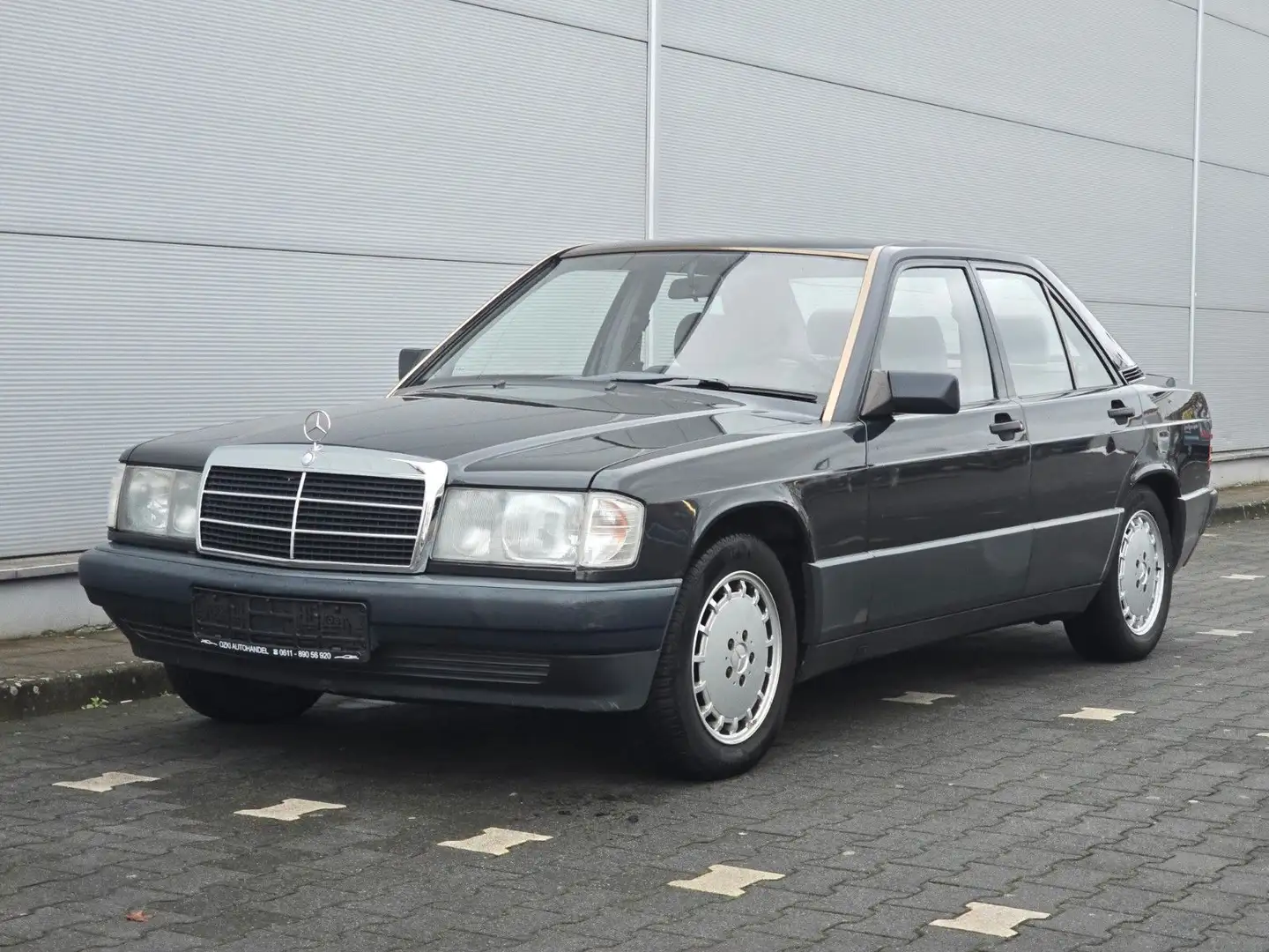 Mercedes-Benz 190 (Automatik) Gris - 2