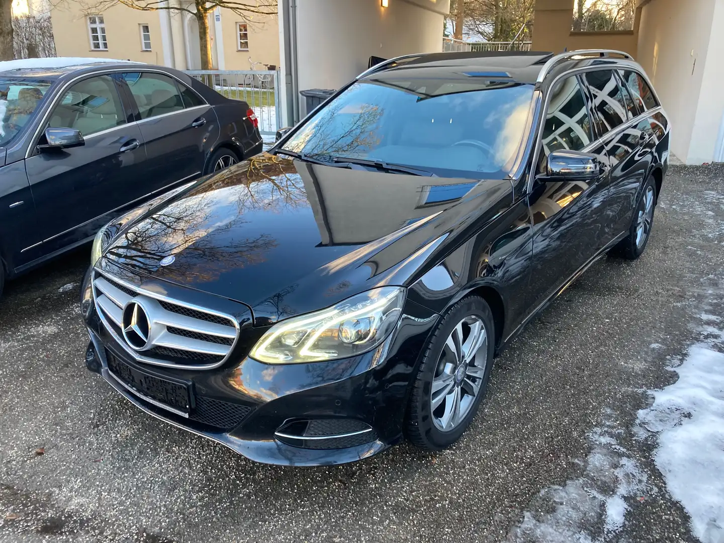 Mercedes-Benz E 220 CDI BT Avantg+Klimaaut/COMAND/ILS/GSD/Park Ass+ Schwarz - 1