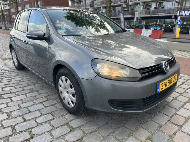 Volkswagen Golf view 4