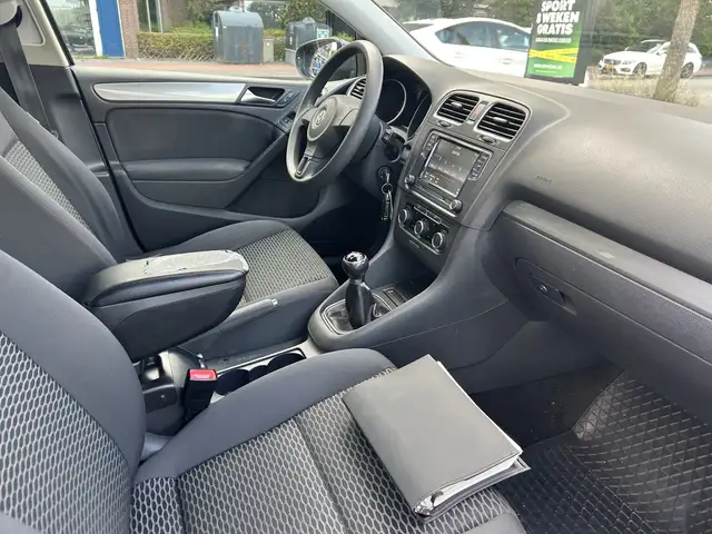 Volkswagen Golf view 3