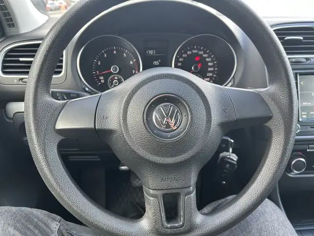 Volkswagen Golf view 13