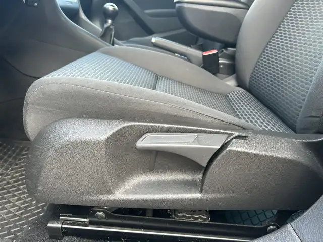 Volkswagen Golf view 14