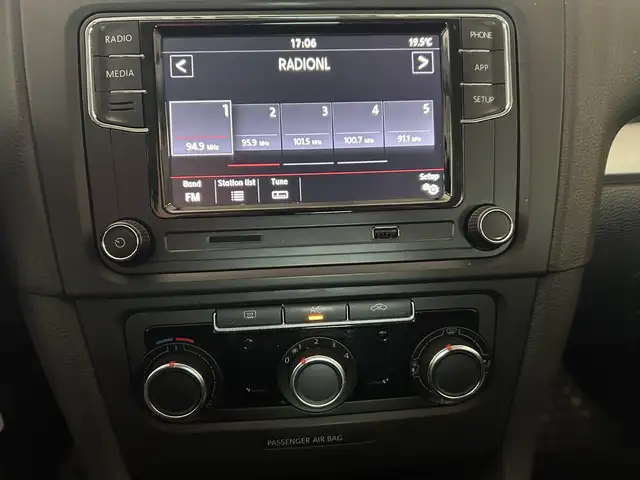 Volkswagen Golf view 6