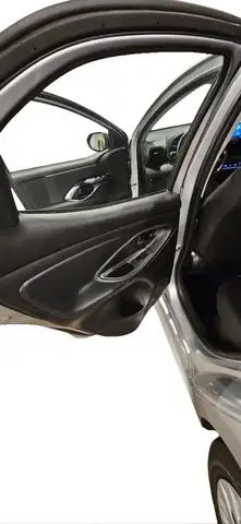 Toyota Yaris view 13