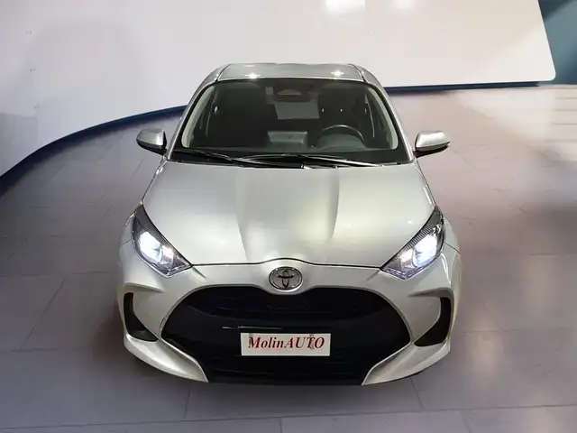 Toyota Yaris view 4