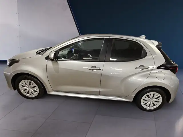 Toyota Yaris view 3