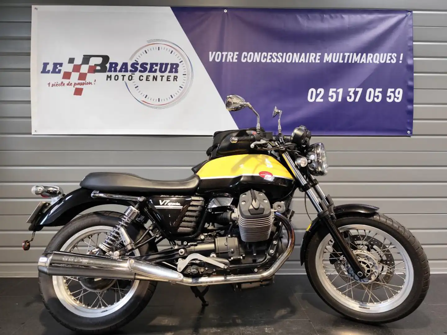 Moto Guzzi V 7 Žlutá - 1