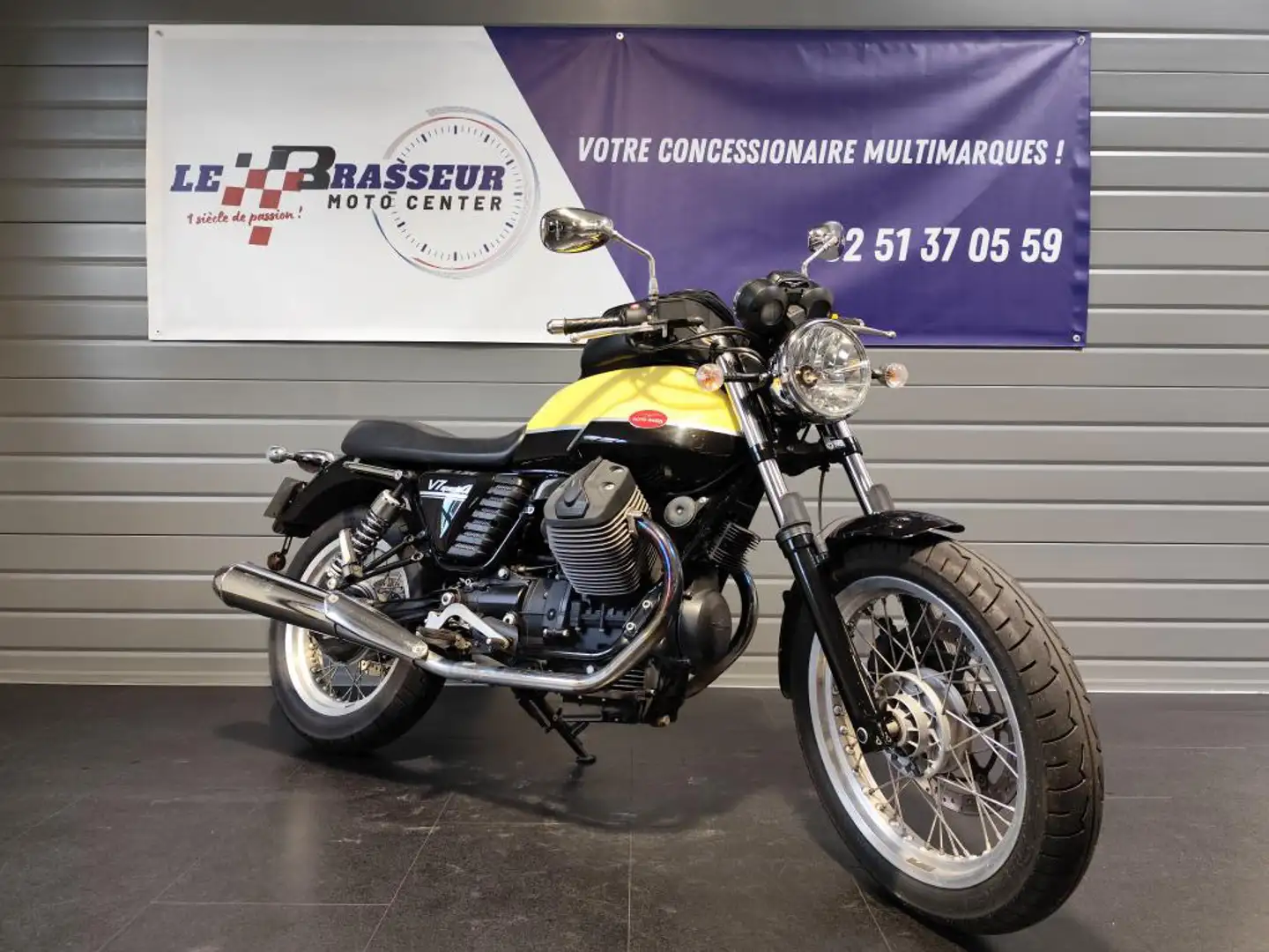 Moto Guzzi V 7 Yellow - 2