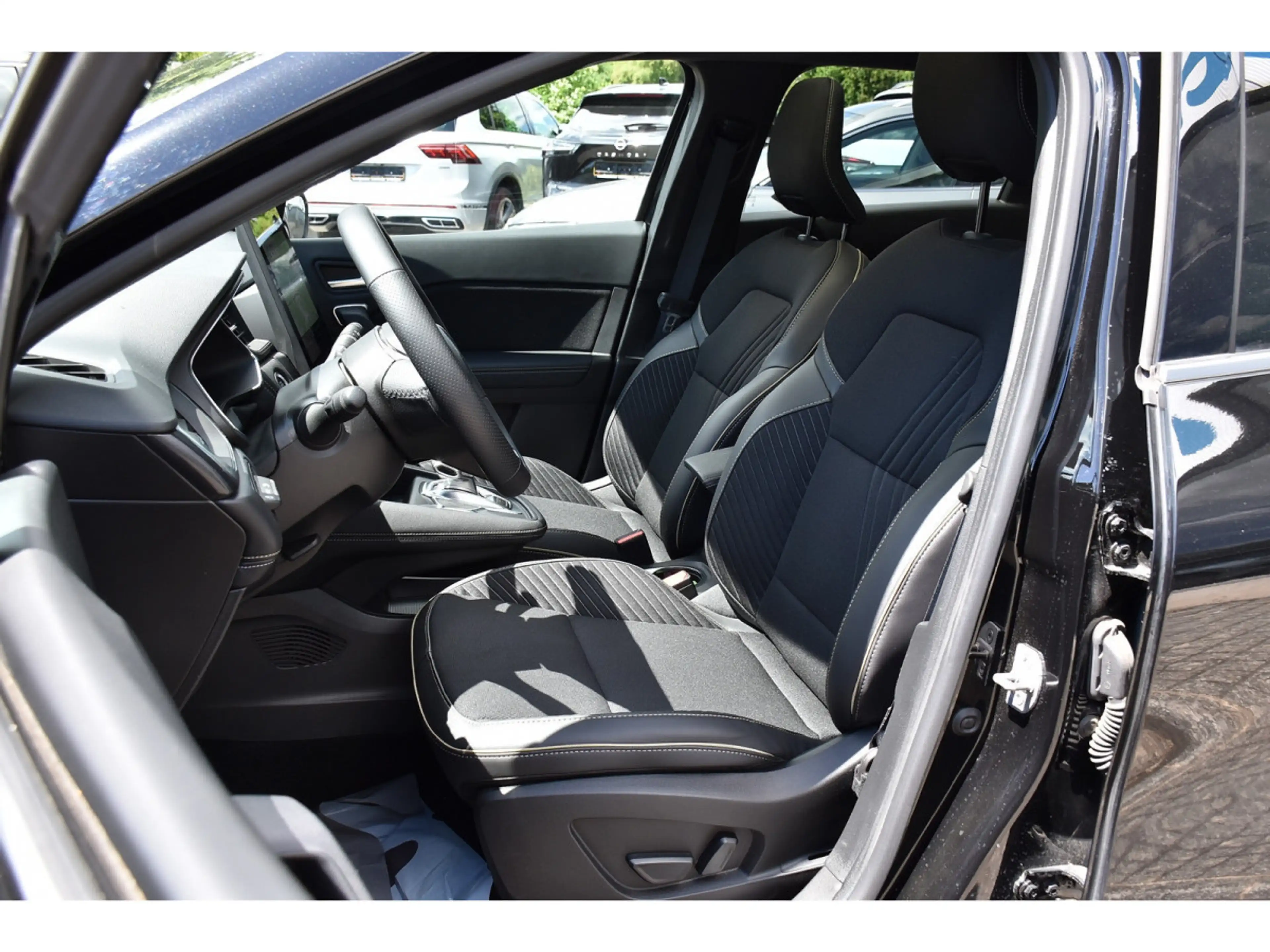Renault Symbioz 1.6 E-TECH HEV Iconic EDC PANO HARMAN CAM360 1° M. — photo 6