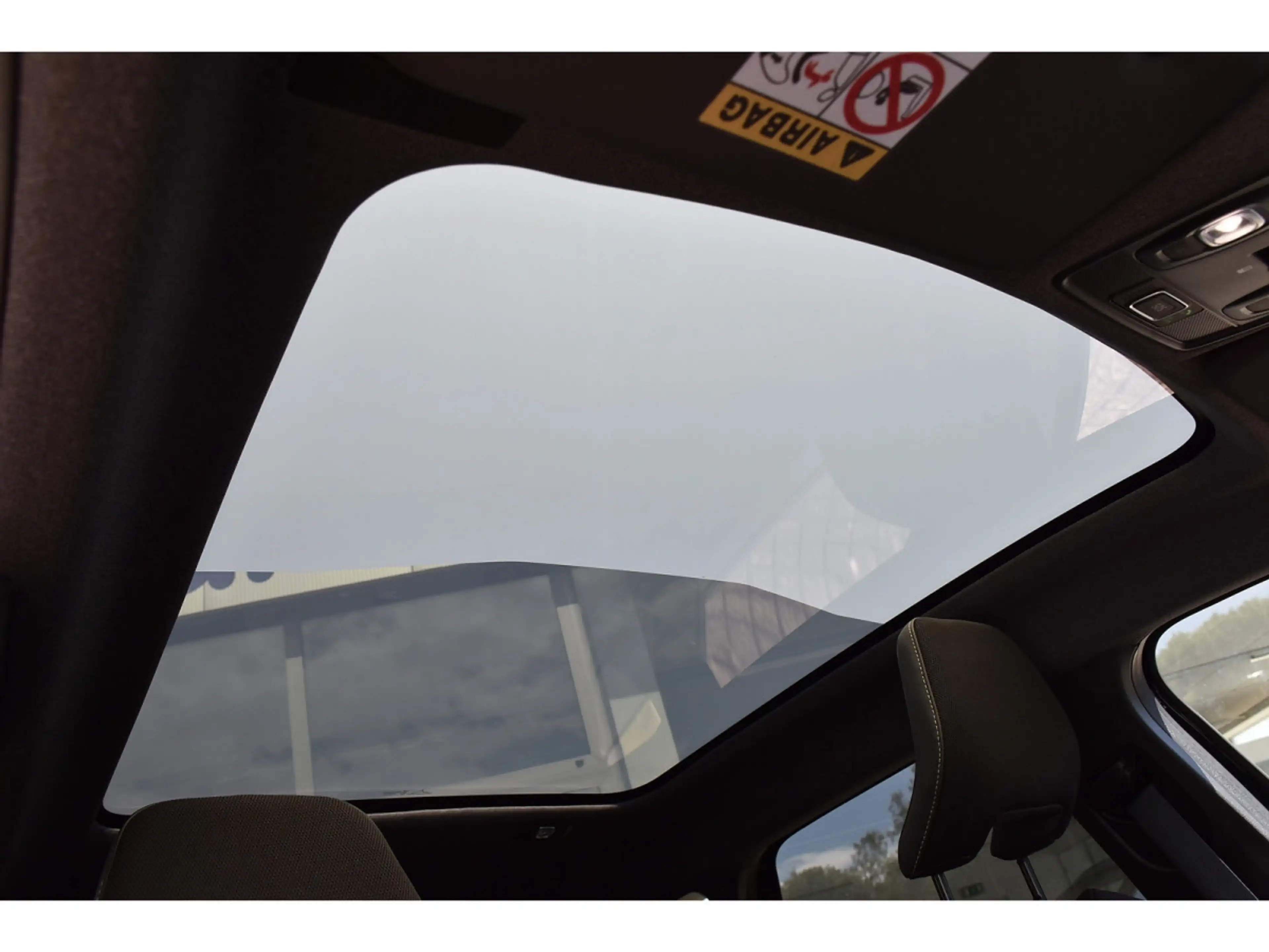 Renault Symbioz 1.6 E-TECH HEV Iconic EDC PANO HARMAN CAM360 1° M. — photo 9