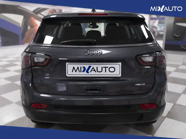 Jeep Compass view 4