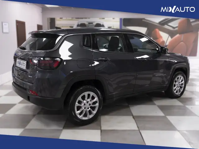 Jeep Compass view 5