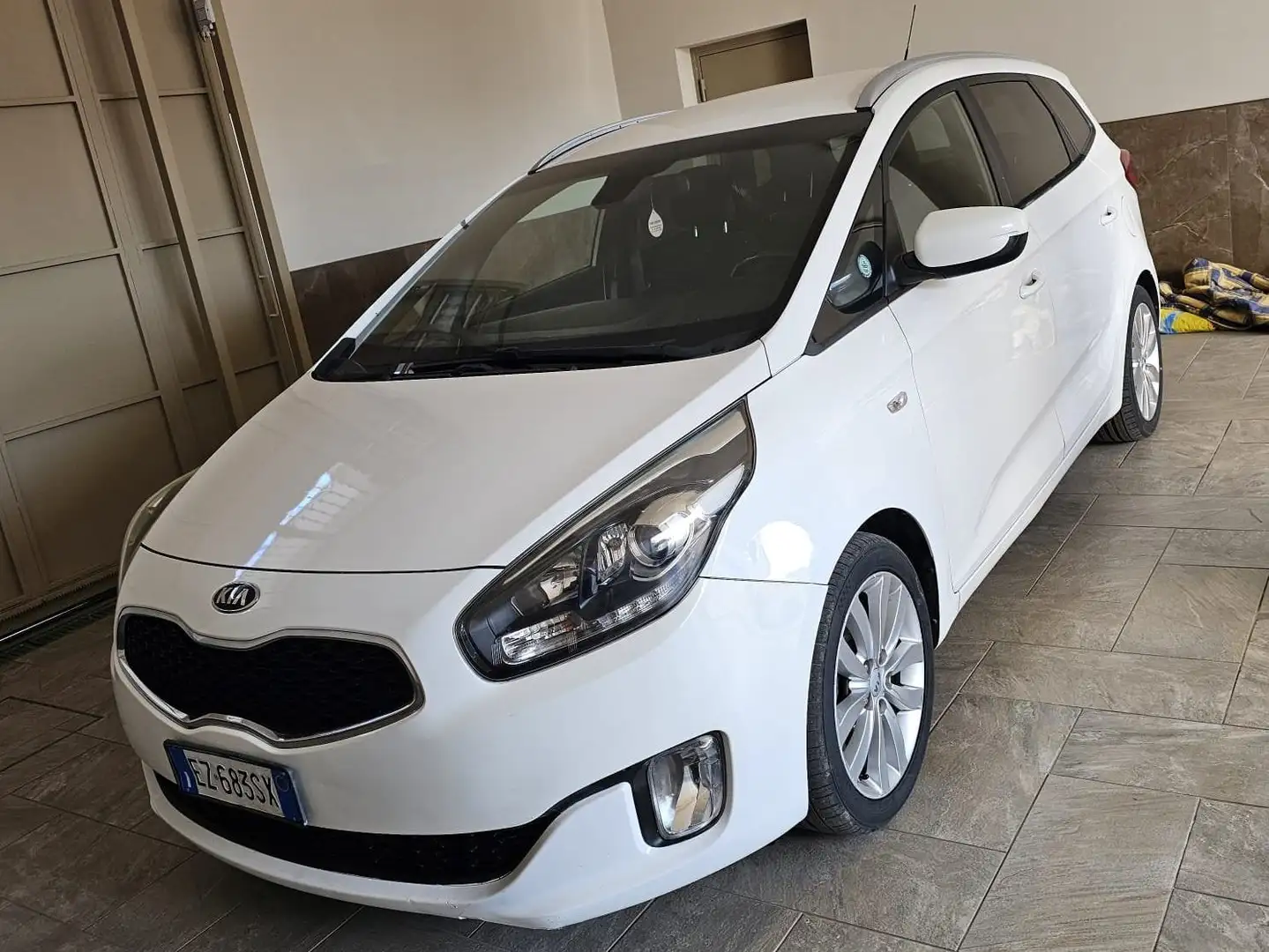 Kia Carens Carens IV 2015 1.7 crdi Class 115cv 5p Wit - 1