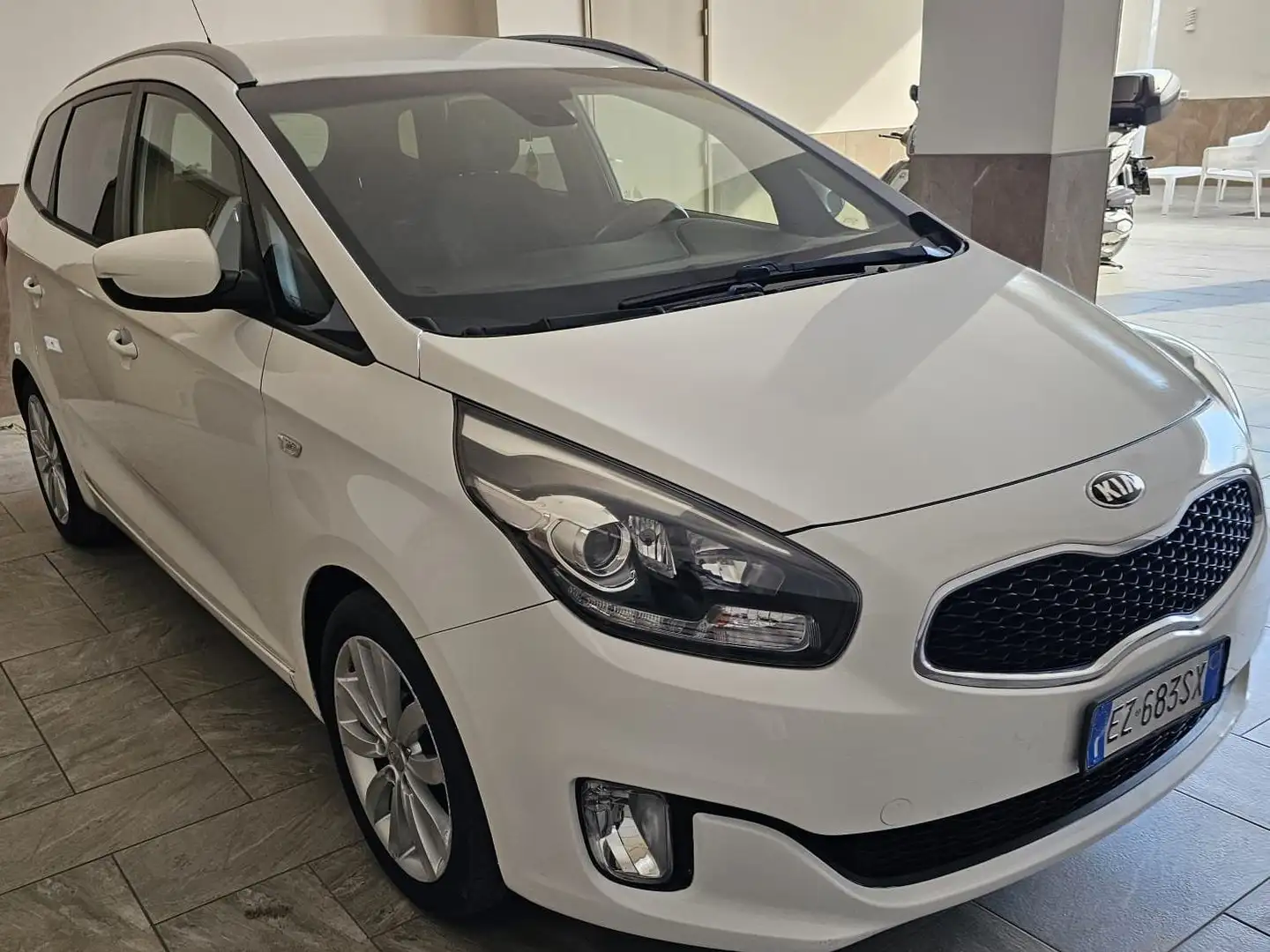Kia Carens Carens IV 2015 1.7 crdi Class 115cv 5p Wit - 2