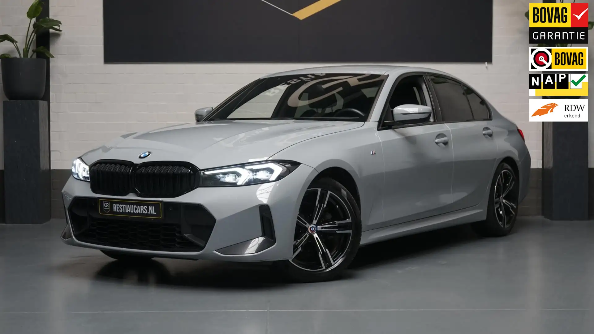 BMW 318 3-serie 318i M-Sport AUTOMAAT-ALCANTARA-CARPLAY-CR Grijs - 1