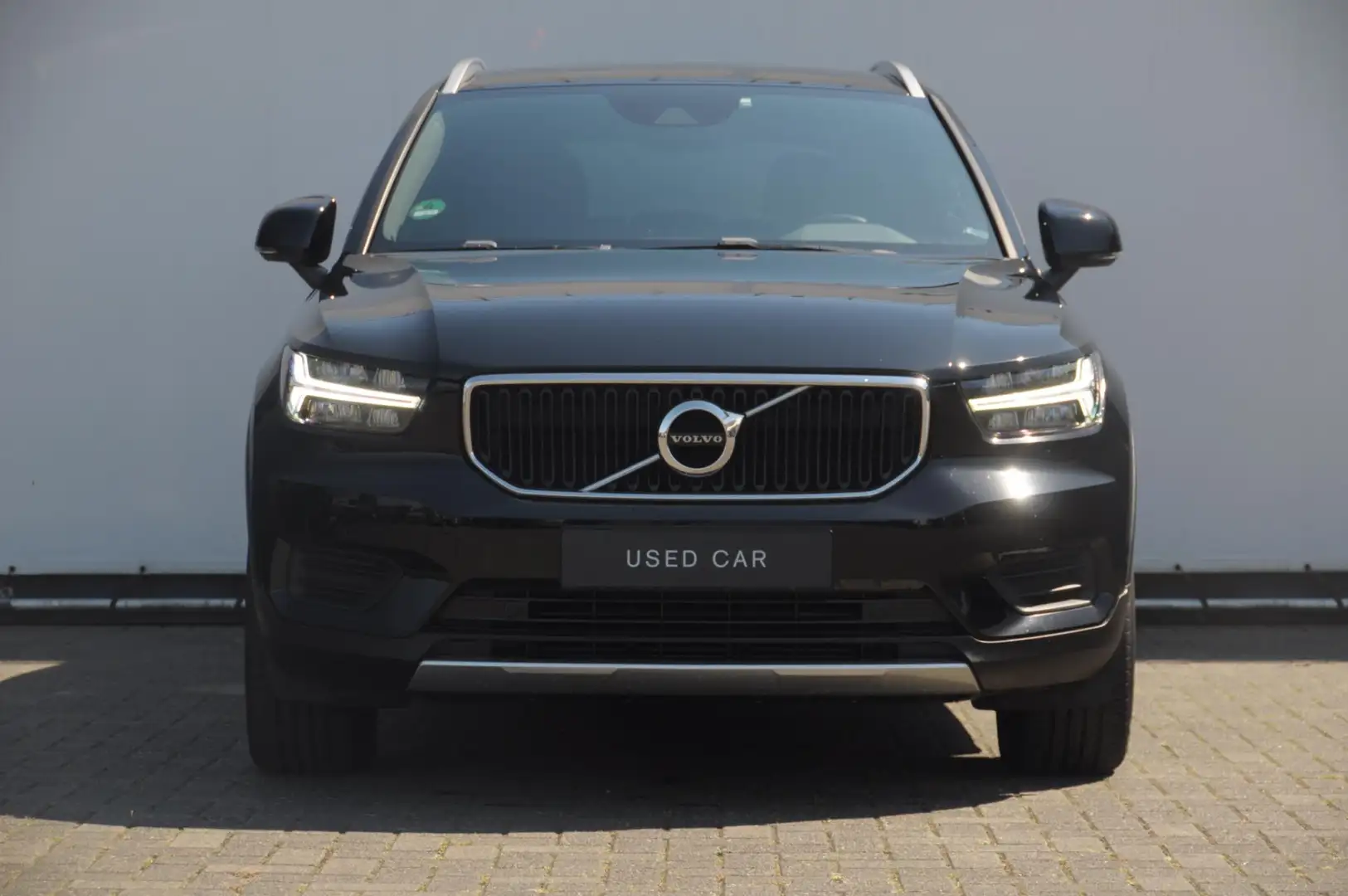 Volvo XC40 T4 190PK Automaat Momentum Pro Navigatie / Parkeer Nero - 2