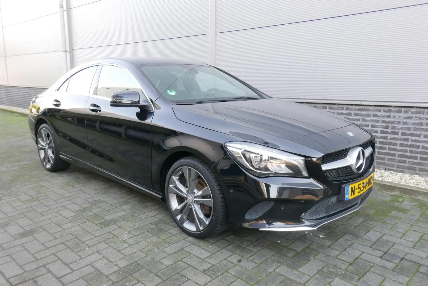 Mercedes-Benz CLA 180 Night Edition Plus NAVI,XENON,CAMARA. Zwart - 1