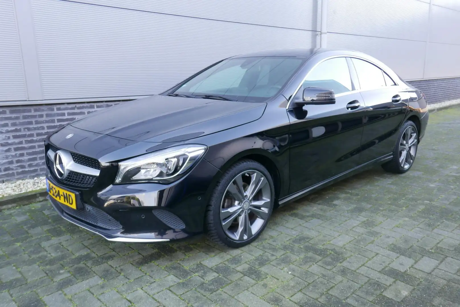 Mercedes-Benz CLA 180 Night Edition Plus NAVI,XENON,CAMARA. Zwart - 2