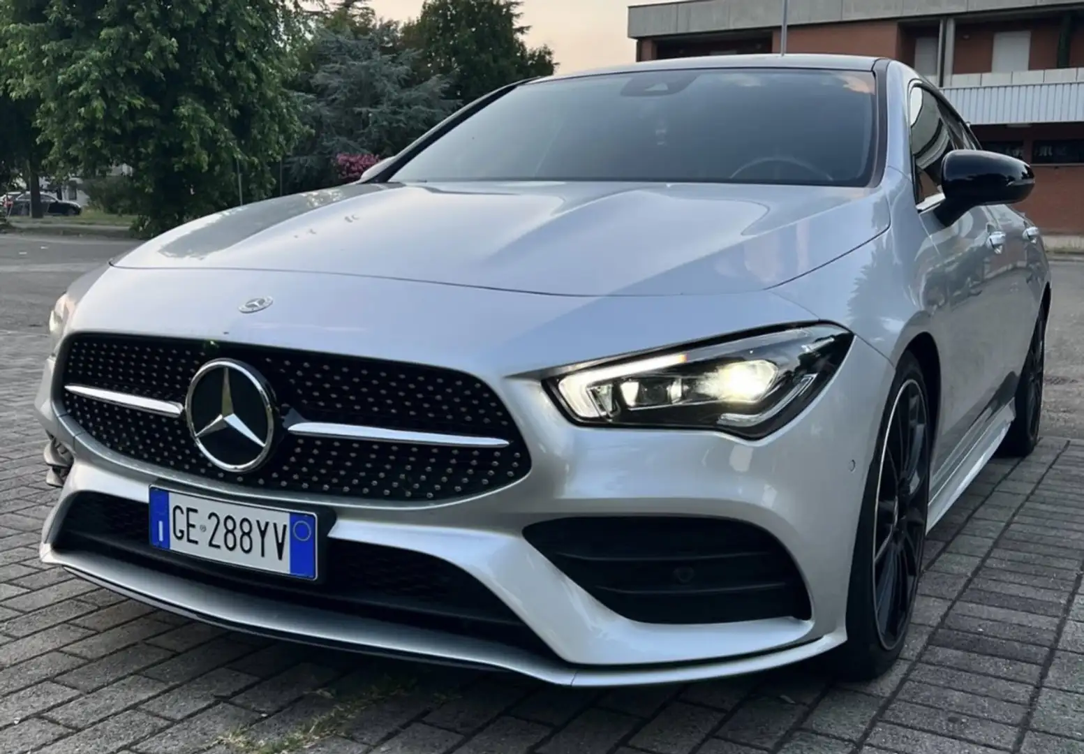 Mercedes-Benz CLA 200 Shooting Brake Premium AMG Night Edition, tetto Argento - 1
